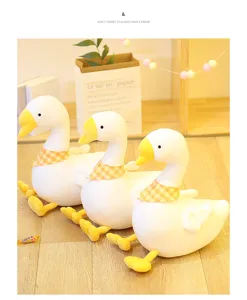 Morbido peluche di oca bianca con sciarpa a quadri cuscino giocattolo regalo per bambini