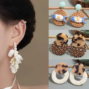 Böhmische gewebte Stroh- und Perlen-Ohrringe Set für Damen, modischer Urlaubs-Strandschmuck Sommer.