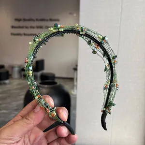 Schickes grünes geflochtenes Kristallperlen Stirnband für Damen, elegantes Haaraccessoire.