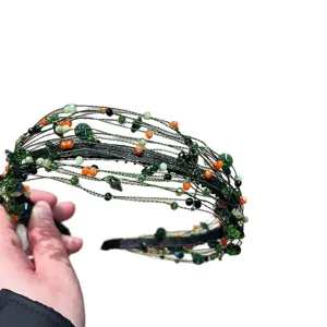 Grüner und orangefarbener Kristallperlen geflochtener Haarreif für Damen, modisches Accessoire.
