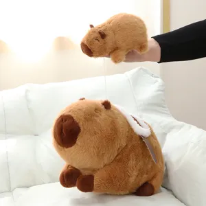 Lindo juego de peluche de capibara, suave muñeca de peluche con un pequeño juguete.