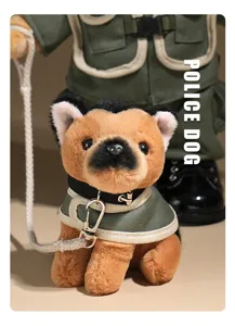 Gedetailleerd overzicht van de schattige politie hond pluche in uniform met riem in studio.