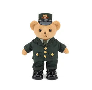 Schattige politie teddybeer pluche speelgoed met uniform en laarzen detail opname foto.