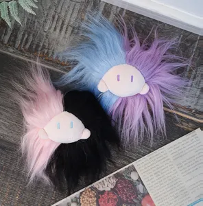 Süßer flauschiger Baumwollpuppenkopf Schlüsselanhänger Plüsch mit langen bunten Haaren.