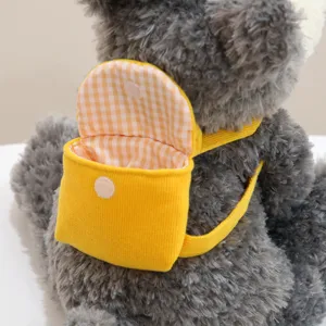 Niedliches Plüschtier Mini-Rucksack-Zubehör, weicher gelber Stoff mit kariertem Futter.
