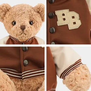 Adorable peluche d'ours en peluche brun portant une veste universitaire cadeau d'anniversaire