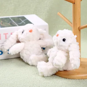 Süßer weißer Plüschhase als Schlüsselanhänger mit langen Ohren, flauschiger Taschenschmuck.