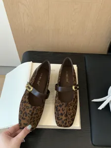 Chaussures Mary Jane plates rétro à imprimé léopard pour femmes, bout carré élégant.