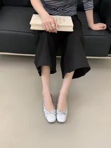 Silberne Ballerinas für Damen mit hübscher Schleife, bequeme flache Schuhe Alltag.
