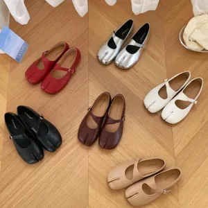 French style split toe flat shallow Mary Jane shoes soft sole casual footwear detail