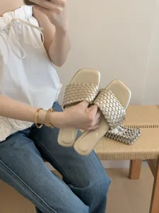 Mujeres sandalias planas doradas punta cuadrada trenzada zapatos de verano chic