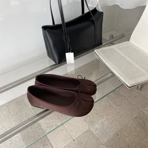 Brown split-toe flat shoes for women, stylish minimalist Tabi ballet flats with bow.