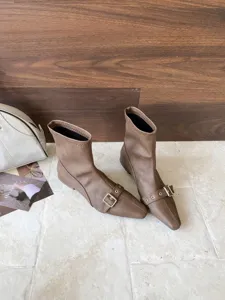 Damen spitze Kurze Stiefel braun Mode niedriger Absatz Schnalle Riemen elegante Stiefeletten