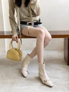 Damen spitz niedriger Blockabsatz Stiefeletten elegante beige Schnalle Kurzstiefel
