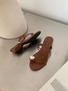 Sandales entre-doigts strass style français femmes été nouvelles chaussures plates élégantes