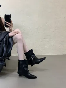 Spitze Keilabsatz Damen Stiefeletten, modische Schlupfstiefel für die Herbstsaison neu.