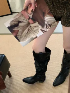 Bottes hautes western noires pour femmes, bottes plissées rétro à talons épais au quotidien.