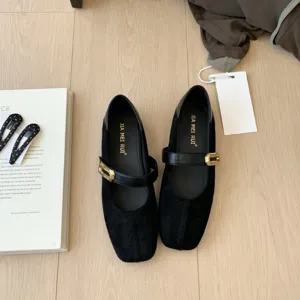 Chaussures plates Mary Jane rétro françaises à bout carré noir pour femmes, élégantes et chics.