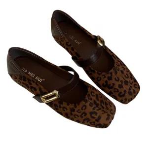 Chaussures Mary Jane plates à imprimé léopard et bout fendu, style vintage pour femmes.