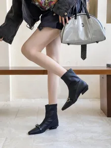 Damen spitz Schuhe niedriger Absatz Stiefeletten schwarze modische Kurbeine für Herbst