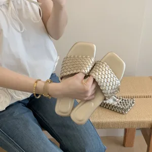 Sandalias planas doradas trenzadas con punta cuadrada zapatos de verano para mujer