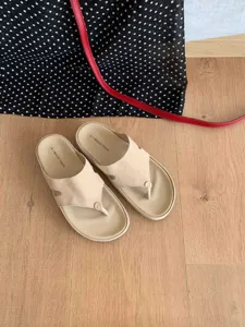 Women's thick sole frosted thong sandals, casual beach slippers for summer daily wear.