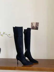 Zwarte puntne laarzen met stiletto hoge hakken, elegante Franse stijl mode sexy damesschoenen.