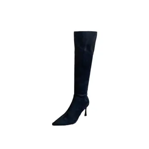 Zwarte puntige laarzen met stiletto hak elegante dames winter schoenen details overzicht