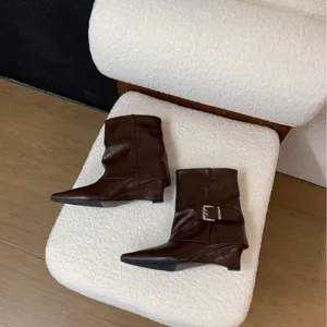 Spitze Keilabsatz Western Stiefeletten für Damen, schicke braune Boots für den Herbst.