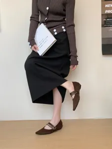 Keilabsatz spitze Mary Jane Schuhe für Damen, stilvolle französische Retro Schuhe mit Kettendekor.