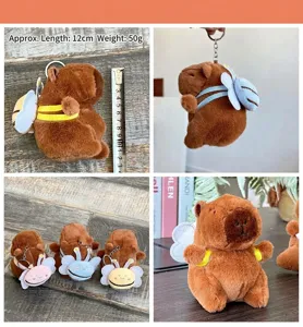 Dettaglio portachiavi peluche capibara che mostra le dimensioni e le belle ali d'ape.