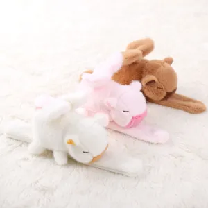 Dettaglio braccialetto a scatto in peluche capibara, dolce giocattolo polso peluche, angelo.