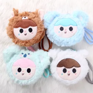 Vista dettagliata di portamonete in peluche carino con portachiavi, morbido ciondolo per borsa.