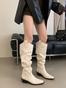 Bottes western rétro à bout pointu pour femmes avec talon épais et tige haute plissée.
