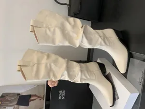 Bottes western slouchy blanc crème, bottes hautes à talon carré tendance pour femmes.
