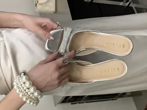 Sommer Strass Schleife niedriger Absatz offene Zehen Damen Pantoletten Detailansicht schick