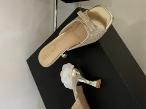Sommer neue Pantoletten mit niedrigem Absatz modisch offene Zehen Strass Schleife Damenschuhe