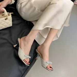 2026 Sommer neue niedrige Pantoletten, offene Zehen Strass Schleife Damen Schuhe Hauptansicht