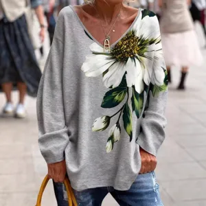 T-shirt gris à manches longues avec imprimé floral et col en V pour femmes élégantes.