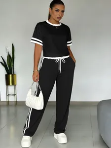 Completo sportivo casual da donna t-shirt manica corta nera pantaloni con strisce