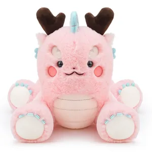 Joli jouet en peluche dragon rose, adorable poupée en peluche pour enfants et mascotte du dragon.