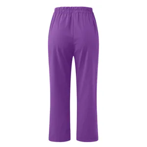 Detail achteraanzicht van casual paarse broek met elastische taille, comfortabel gedragen.