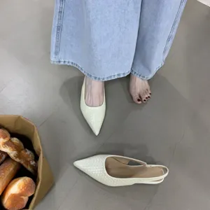 Chaussures plates slingback à bout pointu tissées pour femmes, style élégant et chic quotidien.