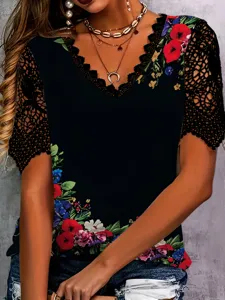Gros plan sur le haut court en dentelle florale pour femme avec un col V élégant.