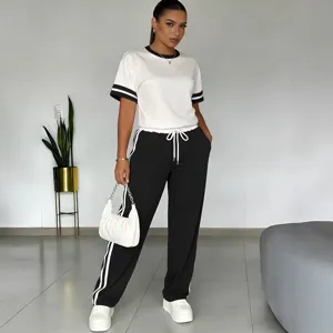 Completo sportivo casual da donna maglietta maniche corte e pantaloni della tuta eleganti