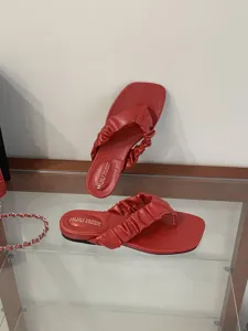 Einfarbige rote flache Zehentrenner Sandalen fuer Damen Sommer Strand Freizeitschuhe