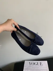 Bailarinas de ante azul oscuro para mujer con lazo elegante y diseño de estilo retro