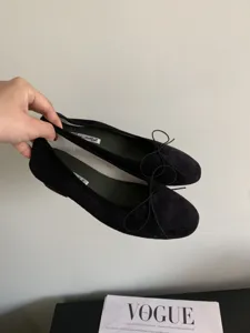 Bailarinas negras de ante para mujer, zapatos planos elegantes con lindo lazo.