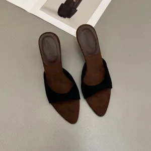 Französische spitze Pantoletten mit dickem Absatz, elegante Sommerschuhe für Damen.
