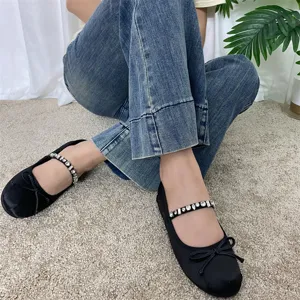 Scarpe basse Mary Jane da balletto in raso nero con cinturino di strass e grazioso fiocco